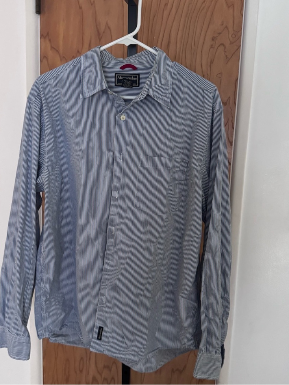 Vintage Abercrombie & Fitch Men's Blue Stripe Button-Up Shirt medium